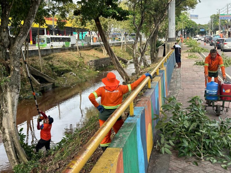 Prefeitura realiza ação de limpeza no igarapé do Franco e em outros pontos de Manaus