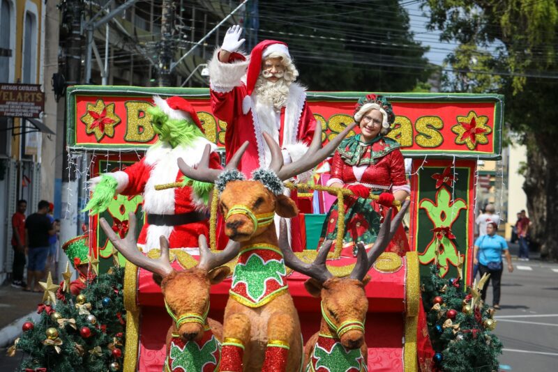 Última ‘Parada Natalina’ movimenta o centro de Manaus e encanta a população