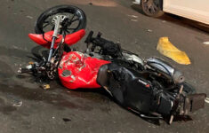 A motocicleta da vítima ficou destruída (Foto: Divulgação)