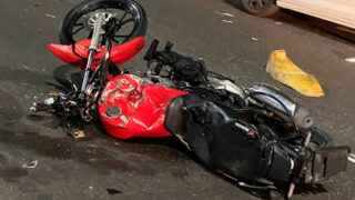 A motocicleta da vítima ficou destruída (Foto: Divulgação)