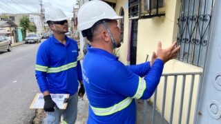 Visitas porta a porta em bairros da cidade (Foto: Divulgação/Águas de Manaus)