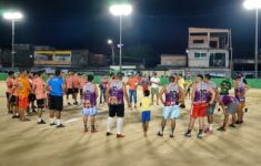 Parlamentar conversa com jogadores, comissão técnica e a comunidade (Foto: Anderson Silva)