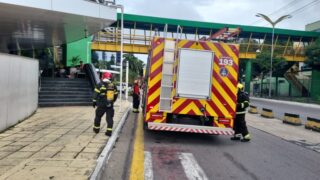 Chegada dos Bombeiros ao local de sinistro (Foto: Divulgação)