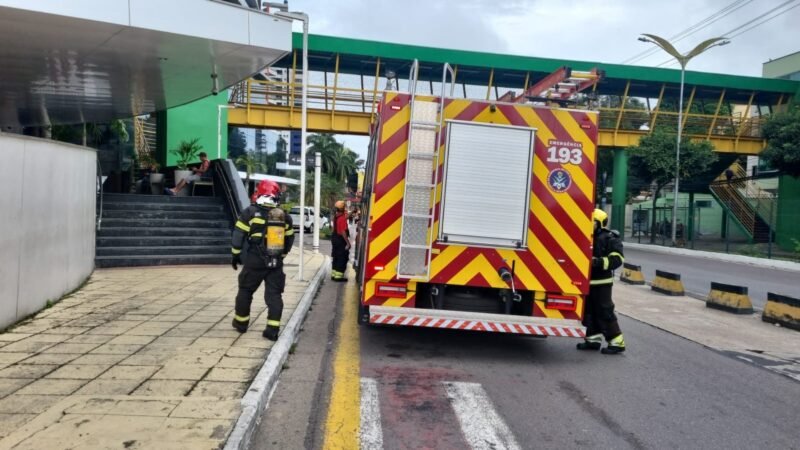 Incêndio atinge loja no Manauara Shopping, em Manaus