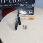 Apreensão de arma de fogo pela 11ª Cicom (Foto: Divulgação/PMAM)