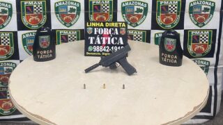 Apreensão de arma de fogo pela Força Tática (Foto: Divulgação/PMAM)