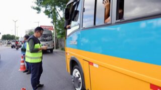 Fiiscalização de transportes alternativos (Foto: Karol Silva/IMMU)