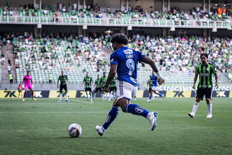 Gabigol em lance pelo Cruzeiro na semifinal do Mineiro (Foto: Gustavo Aleixo/Cruzeiro) América-MG elimina o Cruzeiro nos pênaltis e vai à final do Mineiro