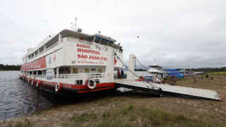 Ministra da Saúde conhece Barco Hospital São João XXIII