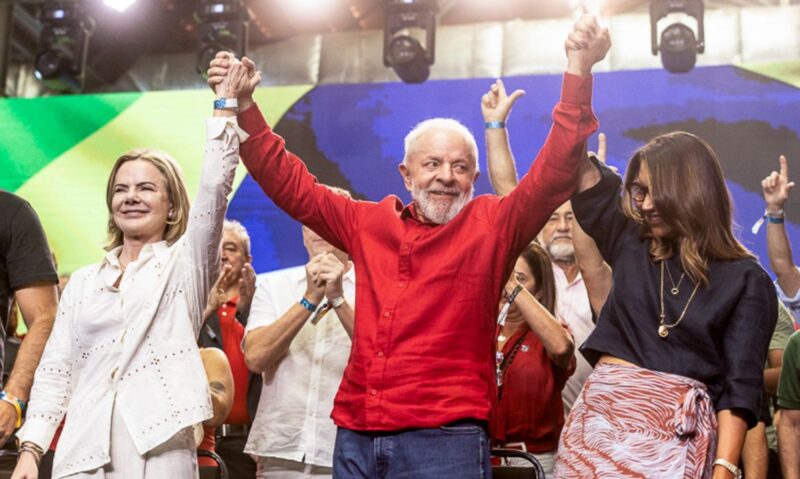 Em evento dos 45 anos do PT, Lula pede defesa da democracia