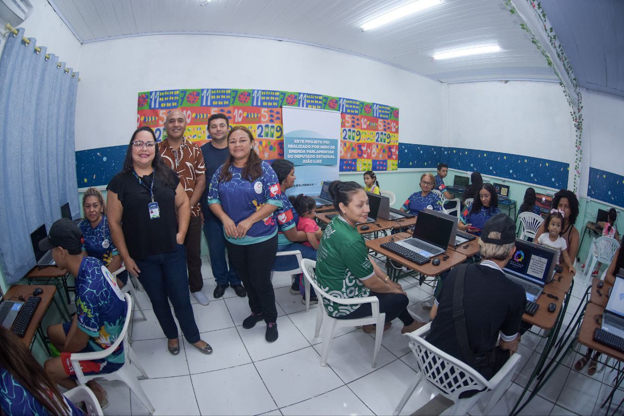 Emenda parlamentar do deputado João Luiz garante notebooks e equipamentos tecnológicos para Zona Leste de Manaus