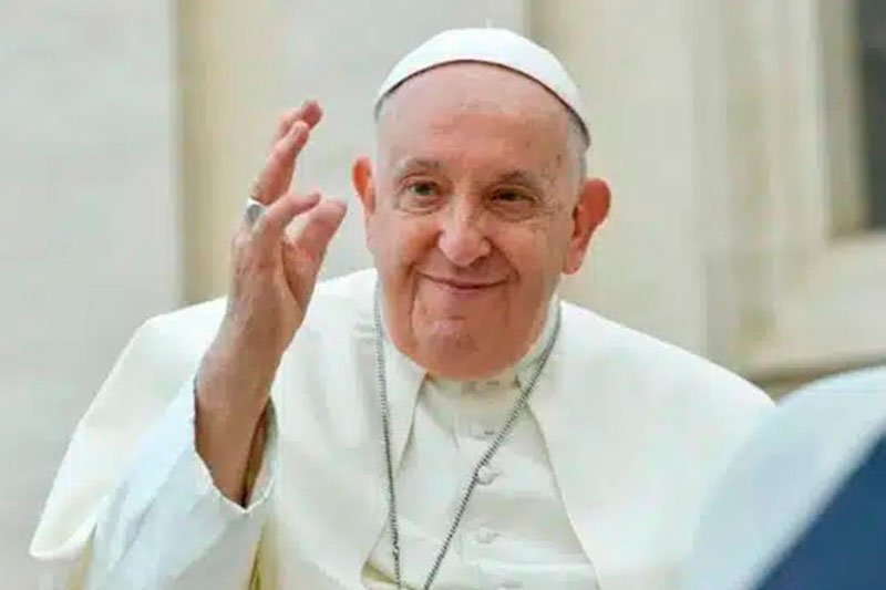 Após crise respiratória, Papa Francisco recebe transfusão de sangue