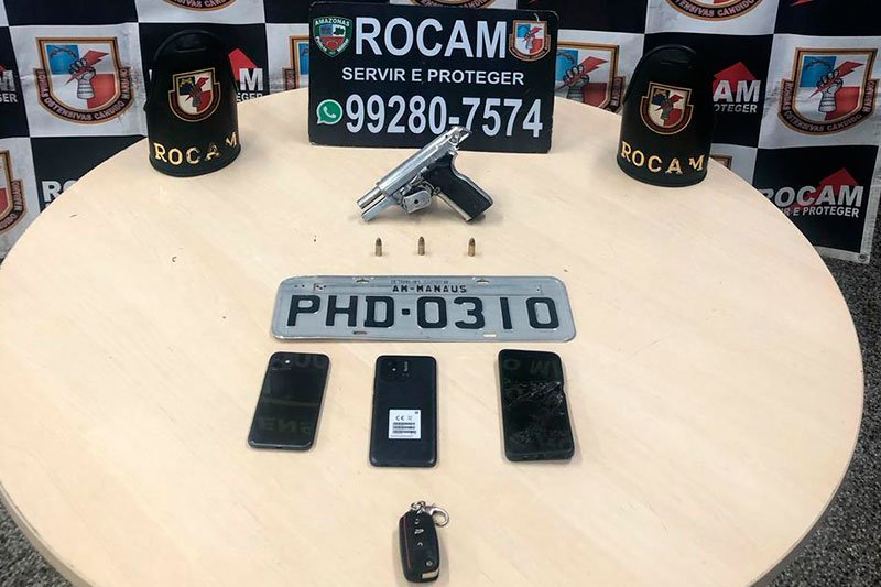 Três suspeitos são presos e armas apreendidas pela Polícia Militar