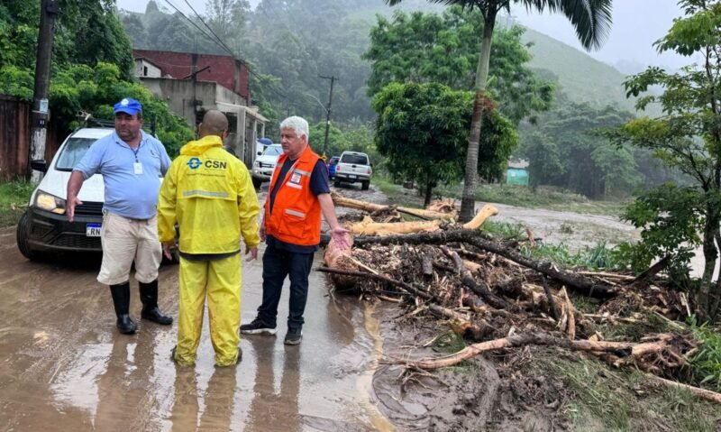 Angra dos Reis (Foto: Divulgação/Defesa Civil) Angra dos Reis em emergência após temporal desalojar 346 pessoas