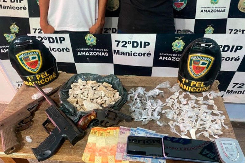 Janderson Arsênio e Adriel são presos com drogas e armas (Foto: Divulgação) Dois homens são presos com drogas e armas em Manicoré