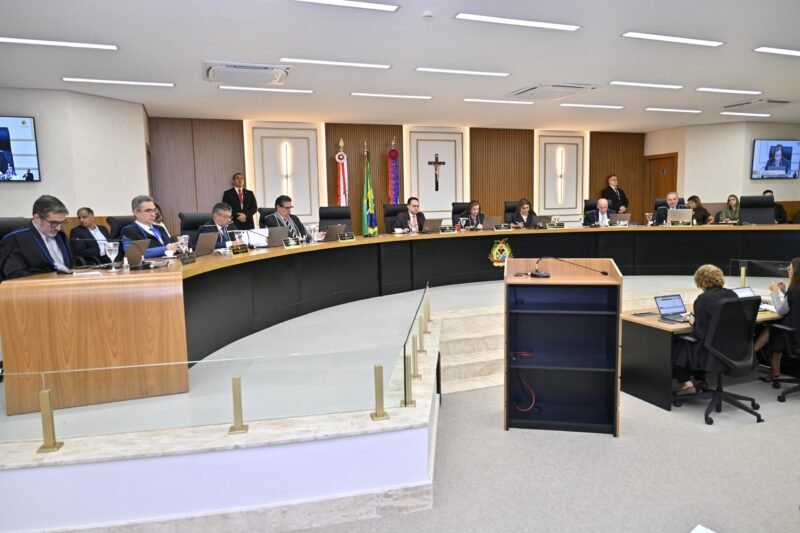 10ª Sessão Ordinária do Tribunal Pleno (Foto: Joel Arthus/TCE-AM) TCE-AM reprova contas da Câmara de Maraã e aplica multa milionária