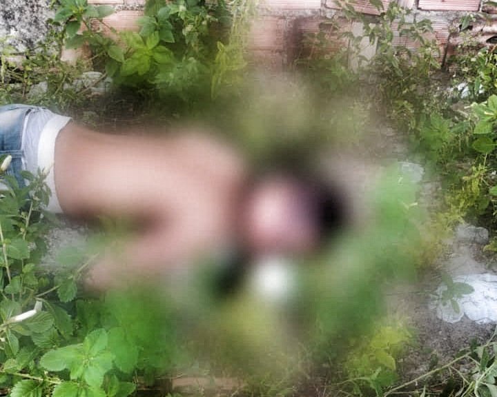 O jovem foi executado com tiros na cabeça (Foto: Divulgação) Jovem é executado a tiros em área dominada por facções em Manaus