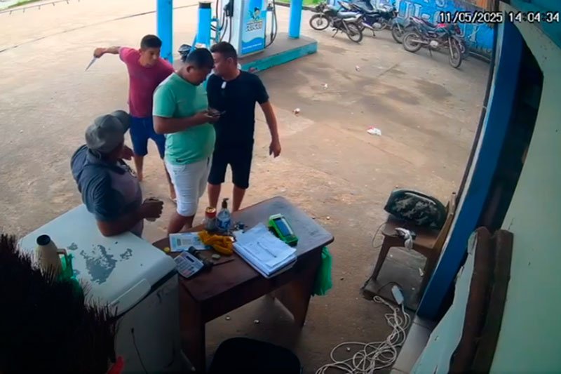 Vítima foi atacada enquanto conversava com amigos em posto (Foto: Reprodução) Ataque covarde deixa homem ferido em posto de Faro (PA)