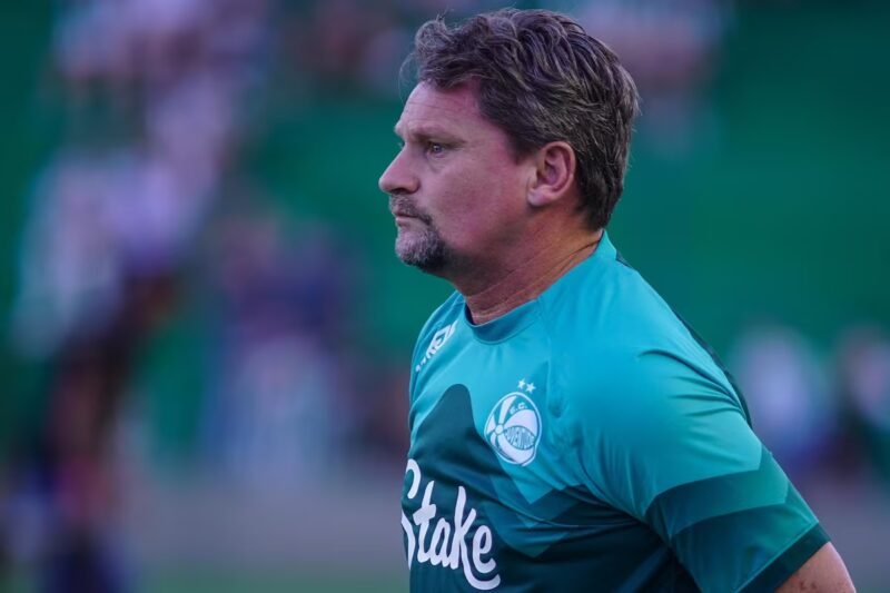 Fábio Matias deixa o Juventude e se torna 7º demissão de técnico no Brasileirão 2025 (Foto: Reprodução/X @ECJuventude) Brasileirão 2025 tem 7º técnico demitido em oito rodadas; confira lista