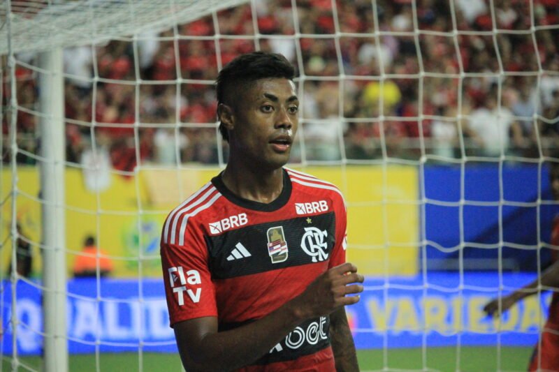 Bruno Henrique é suspeito de manipular cartão em jogo do Brasileirão 2023 (Foto: Josemar Antunes) Bruno Henrique na mira: Justiça libera provas à STJD