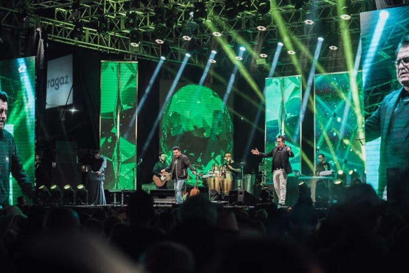 A dupla Bruno e Marrone, em show realizado em Santa Isabel, em SP Foto: Divulgação/Bruno e Marrone) Sertanejo Marrone cai do palco e show é encerrado em GO; Bruno atualiza estado de saúde