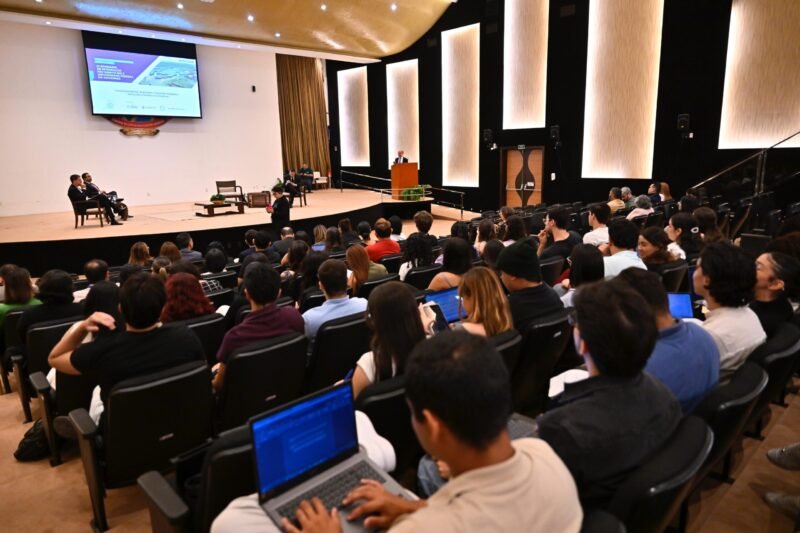 A cerimônia de abertura, realizada no auditório central do TCE (Foto: Joel Arthus) TCE-AM, FGV e UFAM realizam seminário sobre direito e transição energética na Amazônia
