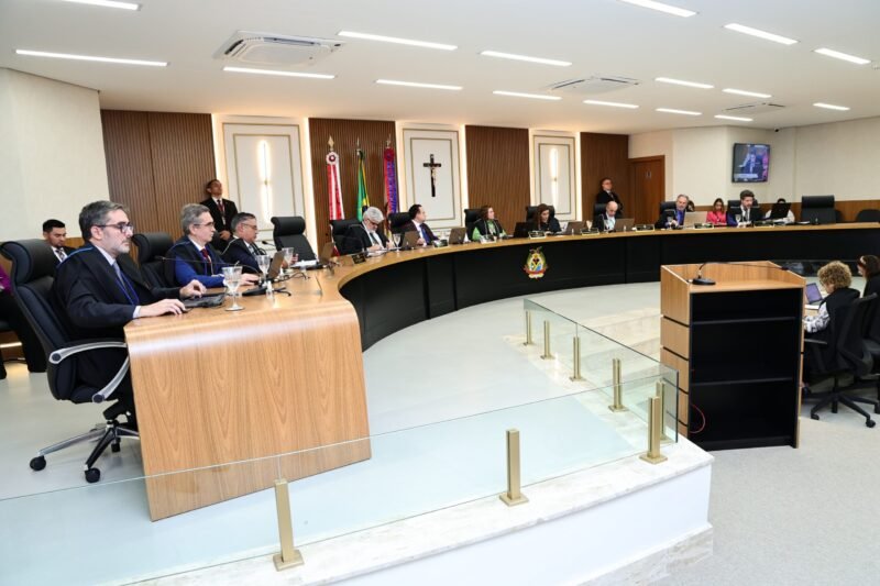 12ª Sessão Ordinária do Tribunal Pleno (Foto: Felipe Jazz/TCE-AM) TCE-AM multa prefeito de Manicoré em R$14 mil por irregularidade