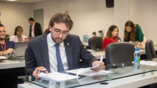 Deputado Thiago Abrahim destaca importância do curso de inteligência artificial da UEA para Itacoatiara e Parintins