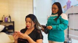 Em Manaus, salões de beleza gratuitos em farmácias atraem cada vez mais mulheres