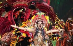 Isabelle Nogueira vira onça no Bumbódromo de Parintins
