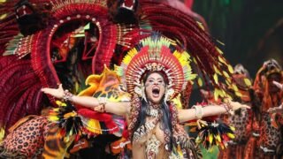 Isabelle Nogueira vira onça no Bumbódromo de Parintins