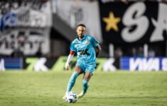 Neymar acerta renovação com o Santos até o fim do ano