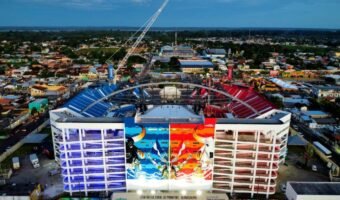 Políticos do AM marcam presença no Festival de Parintins