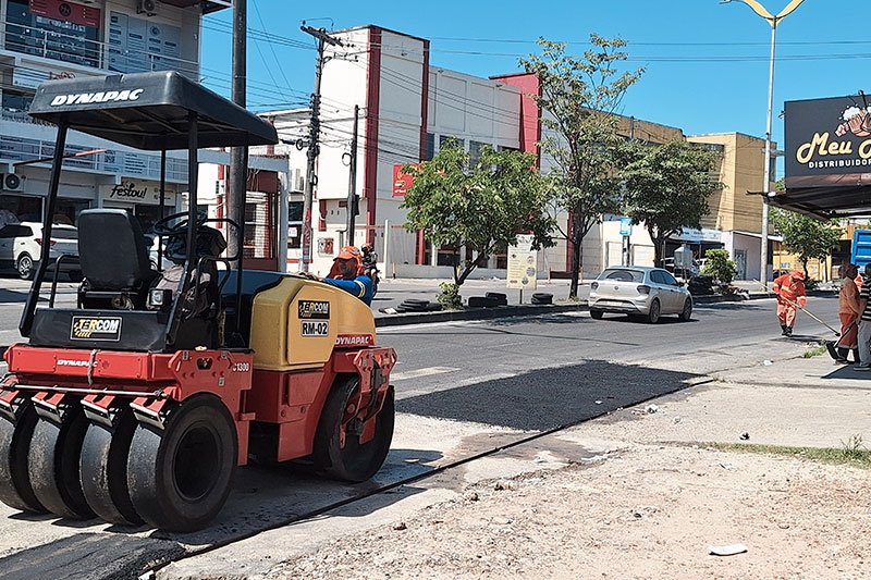 Prefeitura corre para tapar buracos em Manaus (Foto: Josemar Antunes) Prefeitura de Manaus só agiu após tragédia com grávida