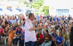 Omar entrega kits náuticos a 53 municípios do Amazonas