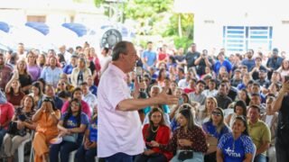 Omar entrega kits náuticos a 53 municípios do Amazonas