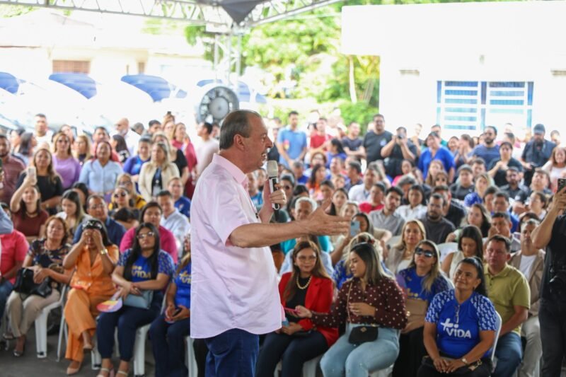 Omar entrega kits náuticos a 53 municípios do Amazonas
