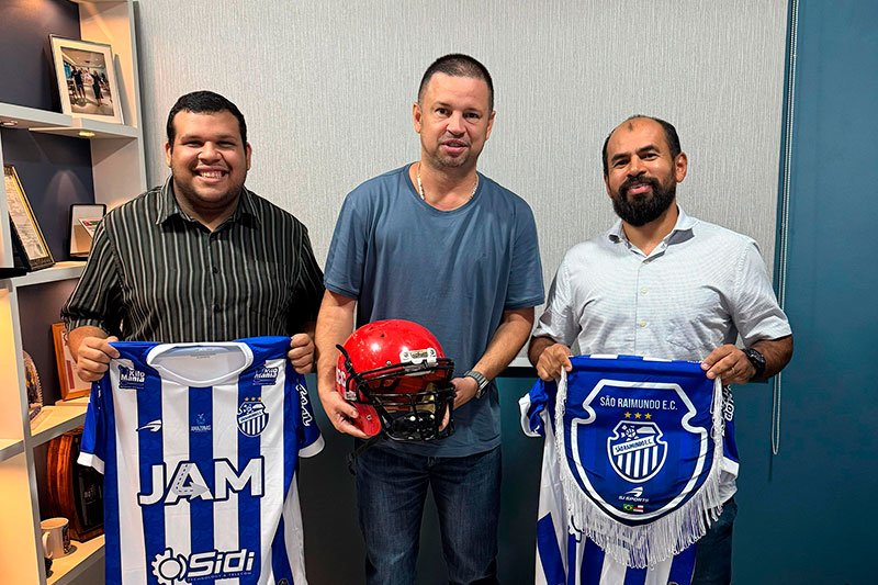 Representantes do São Raimundo e do Manaus Cavaliers (Foto: Divulgação) São Raimundo fecha parceria com time de futebol americano