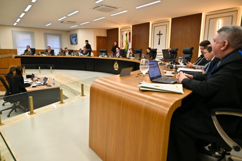 A decisão foi proferida durante a 18ª Sessão Ordinária do Tribunal Pleno (Foto: Joel Arthus /
DICOM TCE-AM) TCE-AM reprova contas do Instituto Municipal de Trânsito de Iranduba e multa gestor