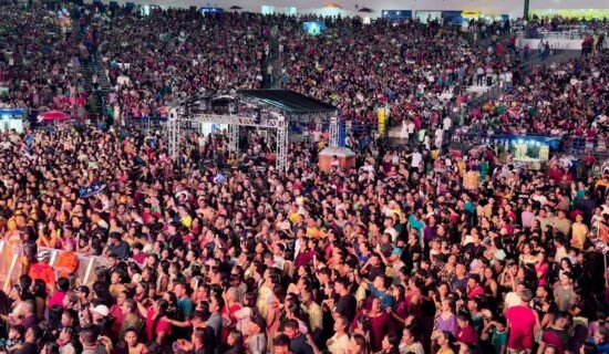 Manacapuru celebra 93 anos com festa, shows e premiações