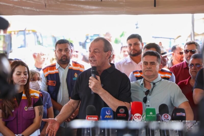 Obra é fruto de emenda parlamentar e visa melhorar mobilidade urbana (Foto: Divulgação)
Omar Aziz acompanha anúncio de recapeamento em Manaus