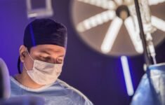 Abdominoplastia corrige excesso de pele após uso de canetas emagrecedoras, explica cirurgião plástico