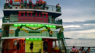Bienal das Amazônias Sobre as Águas atraca no porto de Iranduba (AM)