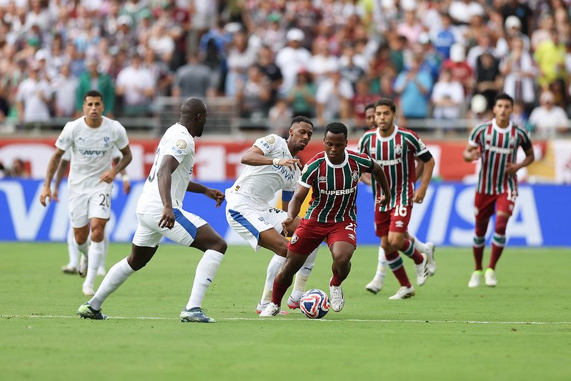Jhon Arias em ação pelo Fluminense contra o time saudita (Foto: Lucas Merçon/Fluminense)