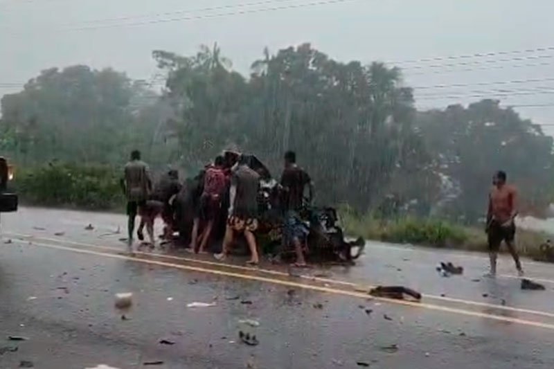 A colisão envolveu um carro e um caminhão (Foto: Reprodução) Grave acidente deixa feridos na rodovia AM-070, em Manacapuru