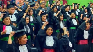 Manaus ganha 127 novos técnicos: jovens profissionais celebram formatura