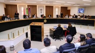 TCE-AM multa prefeito de Borba por exoneração irregular