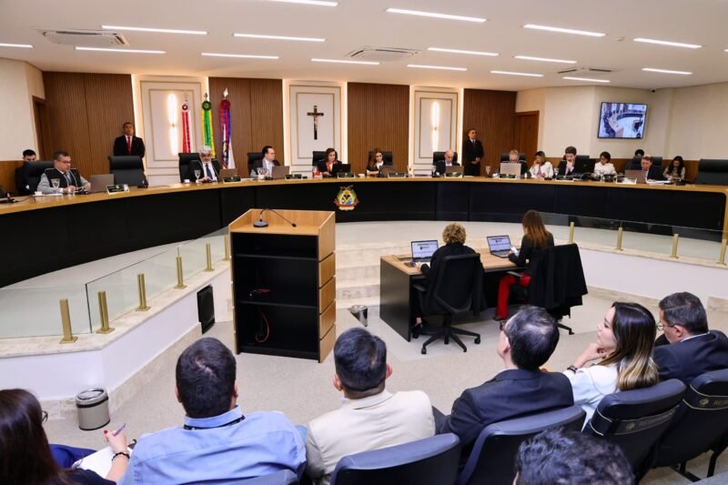 TCE-AM multa prefeito de Borba por exoneração irregular