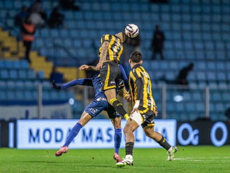 Lance do primeiro entre Avaí X Amazonas (Foto: Fabiano Ratake/Avaí)
