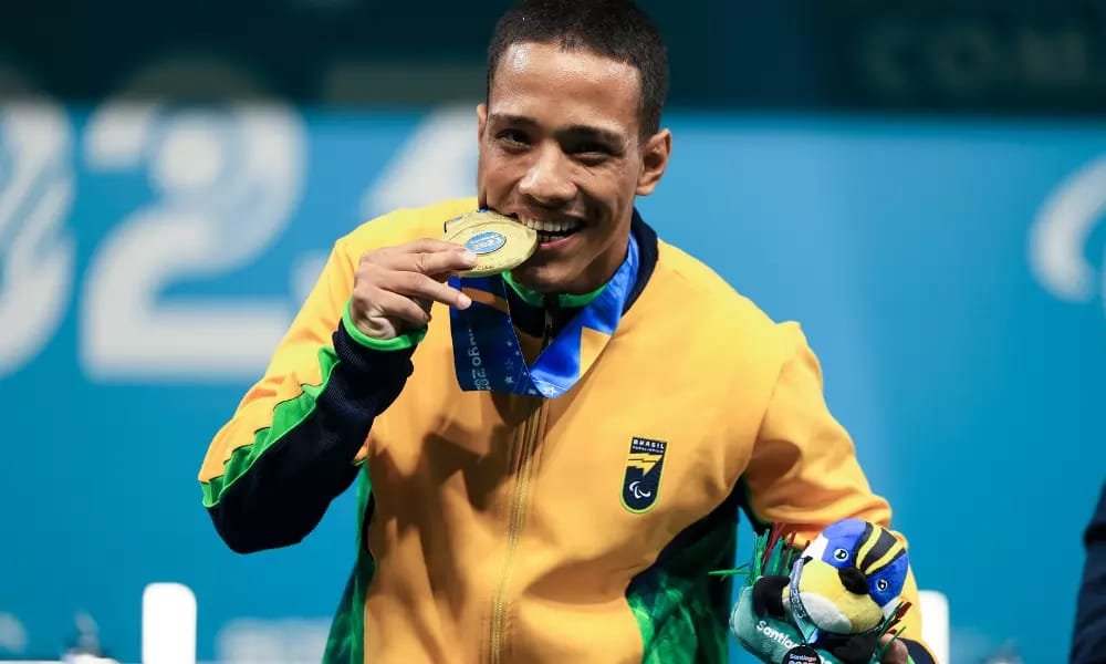 Paratleta amazonense embarca para a Copa do Mundo de halterofilismo Paratleta amazonense embarca para a Copa do Mundo de halterofilismo